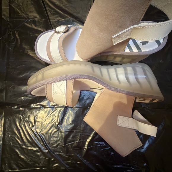 $240 FLY London platform wedge shoes size 40 white and taupe/tan - Picture 14 of 16